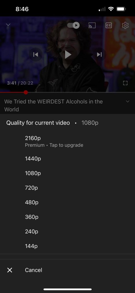 Sélecteur de résolution vidéo YouTube sur mobile affichant "Premium * Appuyez pour mettre à niveau" à côté de 2160p/4K